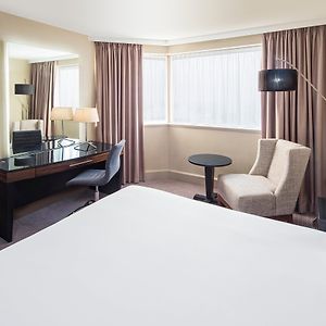 1 Queen Bed Standard River View High Floor Non-Smoking